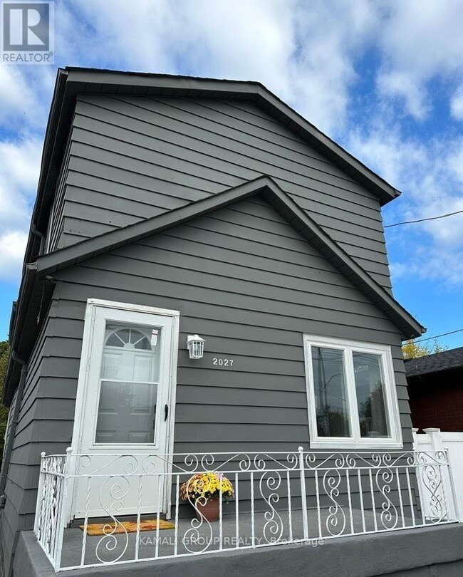Building Photo - 2027 Brampton St