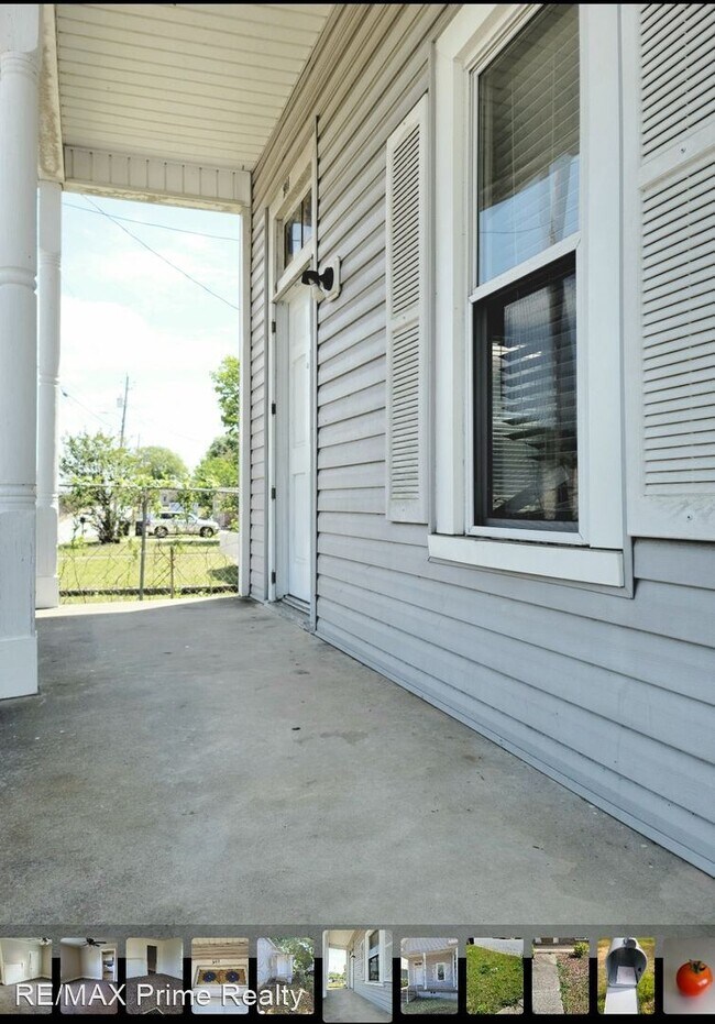Building Photo - 2 br, 1 bath House - 911 South Railroad St...