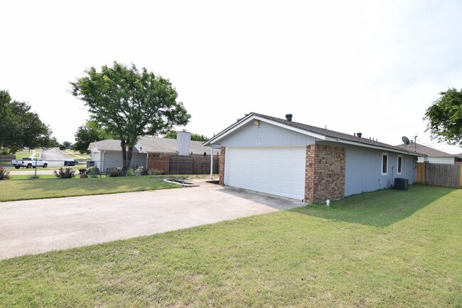 Foto del edificio - 3416 Chisholm Trail