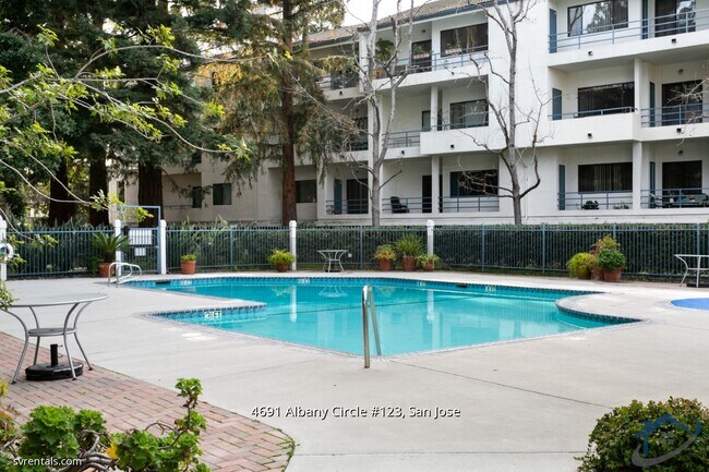 Building Photo - 4691 Albany Cir