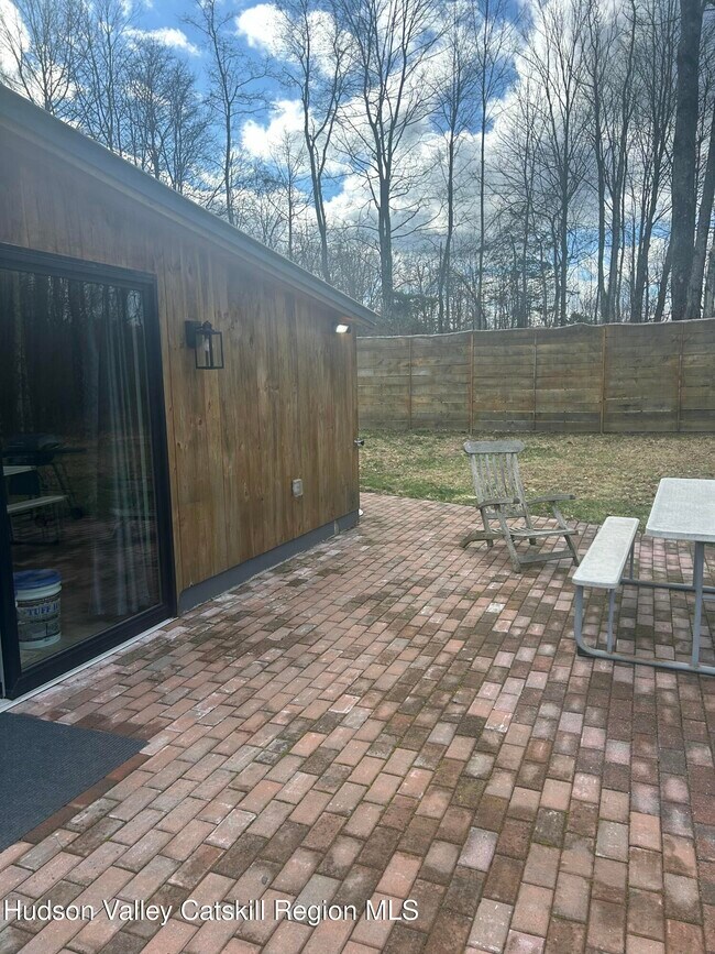Building Photo - 72 Forest Glen Rd