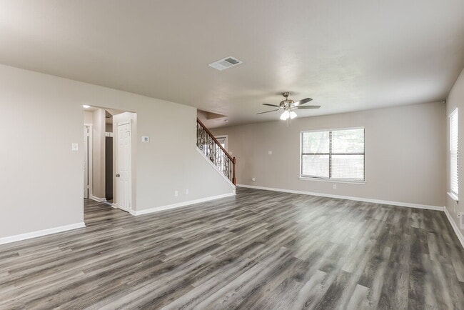 Building Photo - 8151 Cheryl Meadow Dr