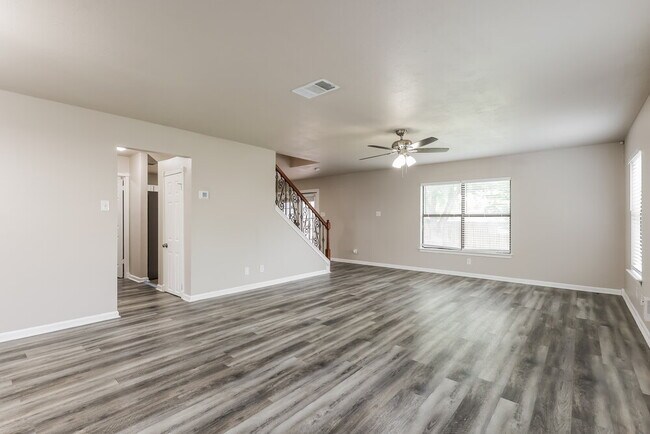 Foto del edificio - 8151 Cheryl Meadow Dr