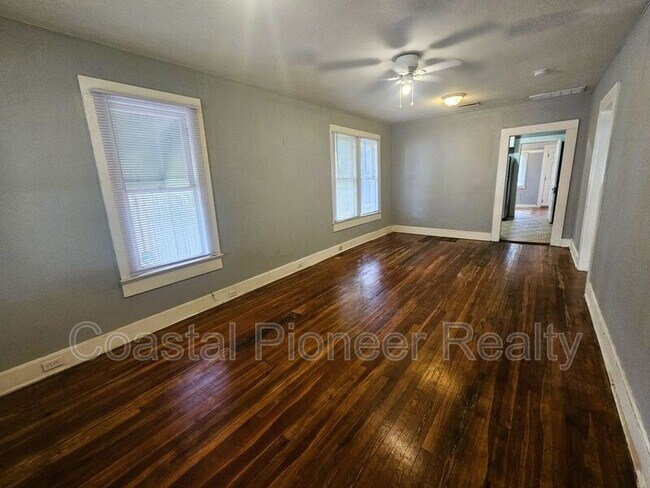 Foto del edificio - 1212 E 32nd Ave