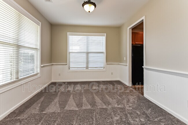Building Photo - 305 Abbey Ct
