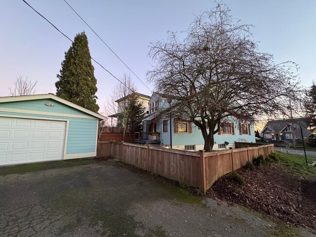 Building Photo - 2732 Eldridge Ave