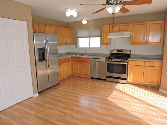 Building Photo - 711 Violet Cir