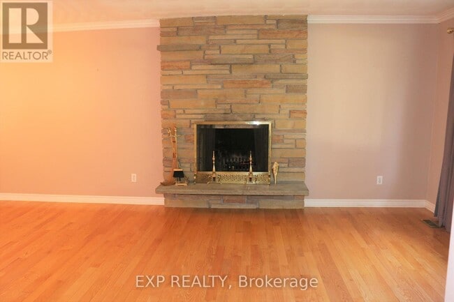 Building Photo - 11 Hillview Rd