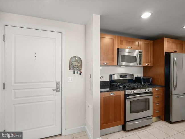 Building Photo - 2451 Midtown Ave