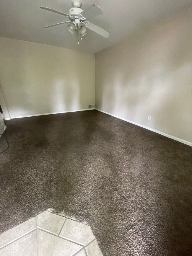 Building Photo - Pleasant Grove duplex for rent!