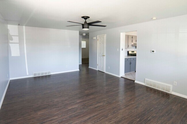 Foto del edificio - Spacious 3BR Duplex in Lakewood