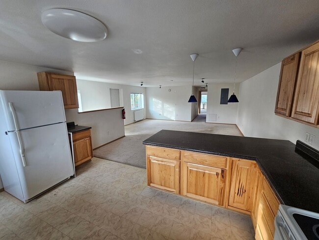 Building Photo - 1050 Deere St