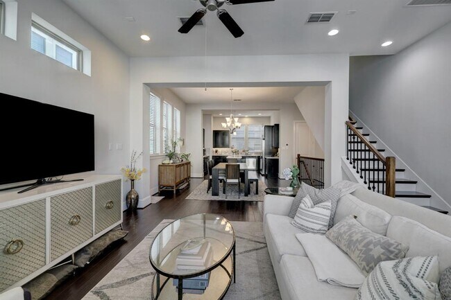 Foto del edificio - 5437 Larkin St