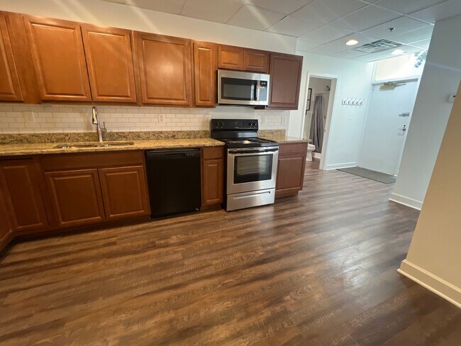 Foto del edificio - One bedroom apartment just steps away from...