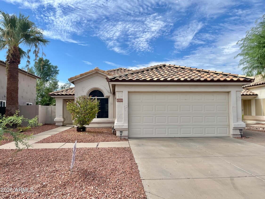 Foto principal - 6909 W Tina Ln