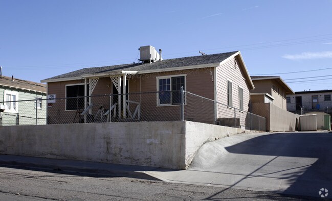 Building Photo - 560 W Fredricks St