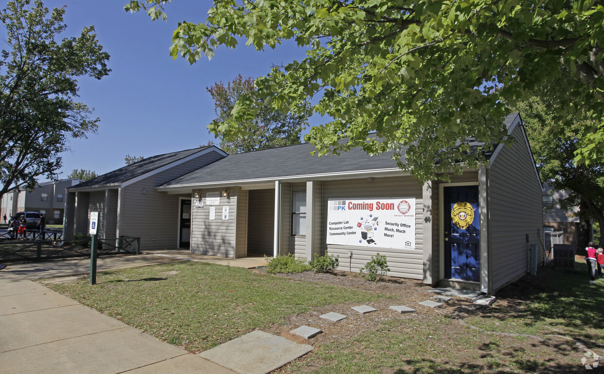 Building Photo - Oak Forest Apartments