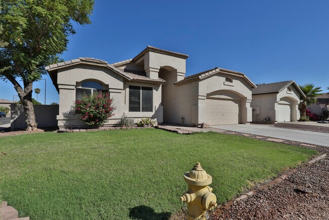 Building Photo - \3630 E San Pedro Ave