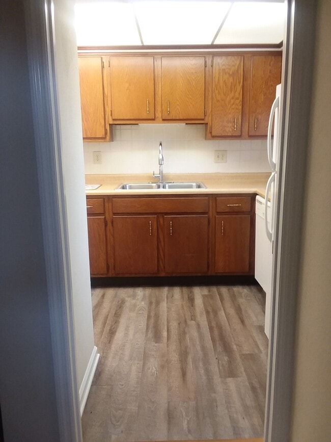 Kitchen - 9507 Centerbrook Ct