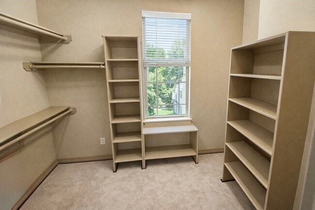 Building Photo - 5711 Kiam St