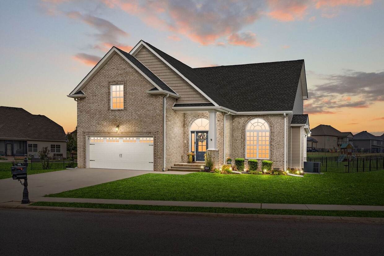 Foto principal - Pet Friendly Four Bedroom with Bonus!