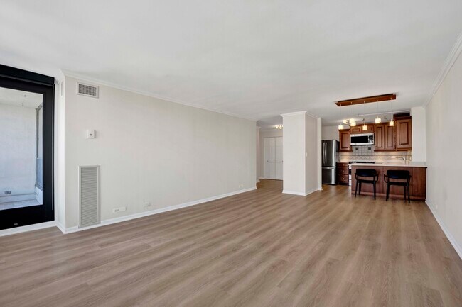 Foto del edificio - 1030 N State St