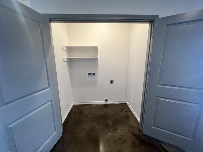 Building Photo - 10071 Shadow Wood Cir
