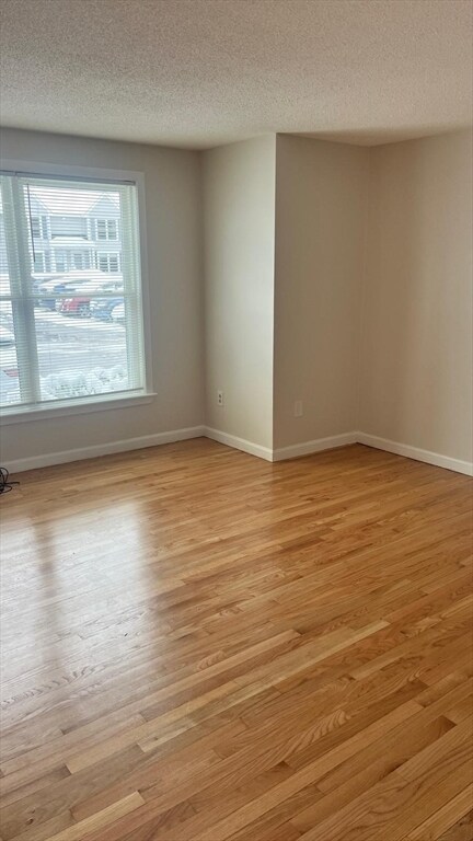 Foto del edificio - 10 Groton Rd