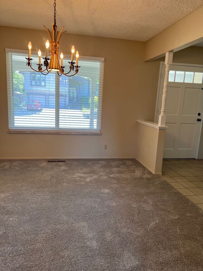 Foto del edificio - $7100- 4 bed/2.5 bath Mountain View Home Near 85/280 and Fremont Blvd