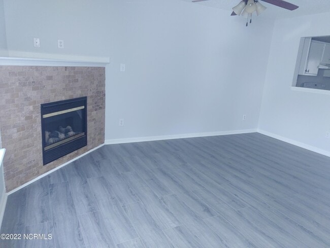 Building Photo - 204 Woodlake Ct