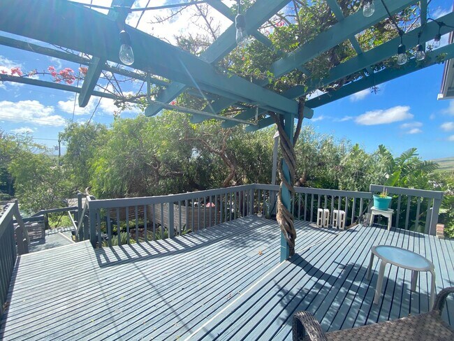 Foto del edificio - Charming Vintage 3-Bedroom, 1-Bath Home in Waimea