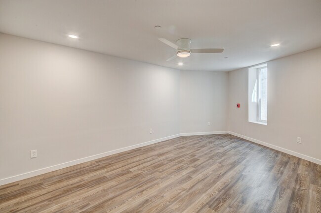 Building Photo - 629 S 49th St