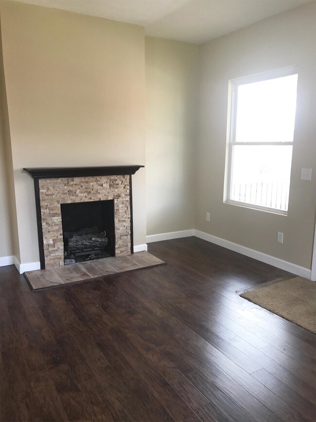 423 Washington Ave, Clarksburg, WV 26301 Townhome Rentals in