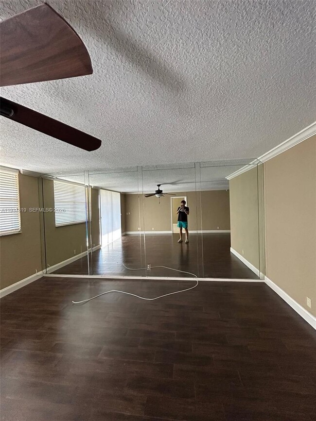 Foto del edificio - 3001 W Rolling Hills Cir