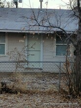 Building Photo - 1762 Paris St