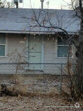 Building Photo - 1758 Paris St