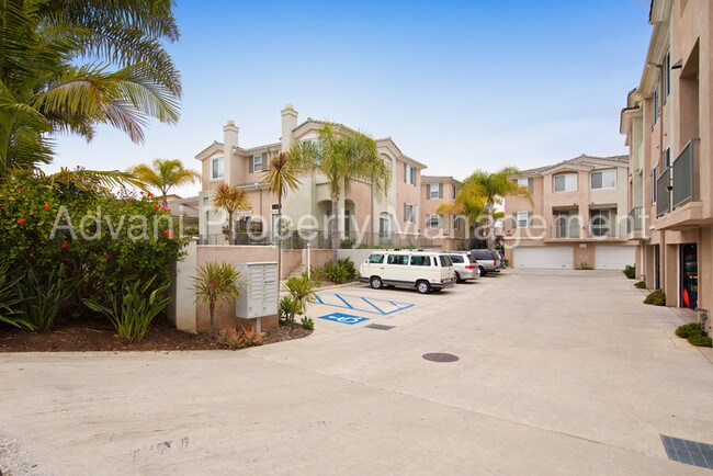 Building Photo - 2612 Pirineos Way