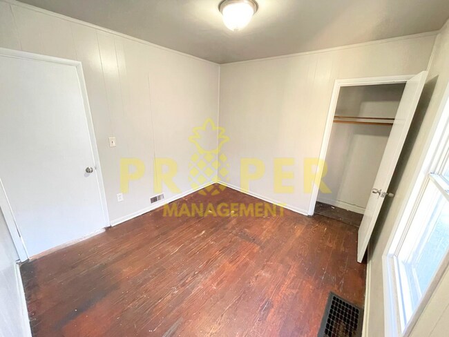 Foto del edificio - Spacious 3-Bedroom, 1-Bath Home with Garag...