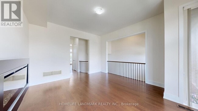 Photo du bâtiment - 9180 Bathurst St