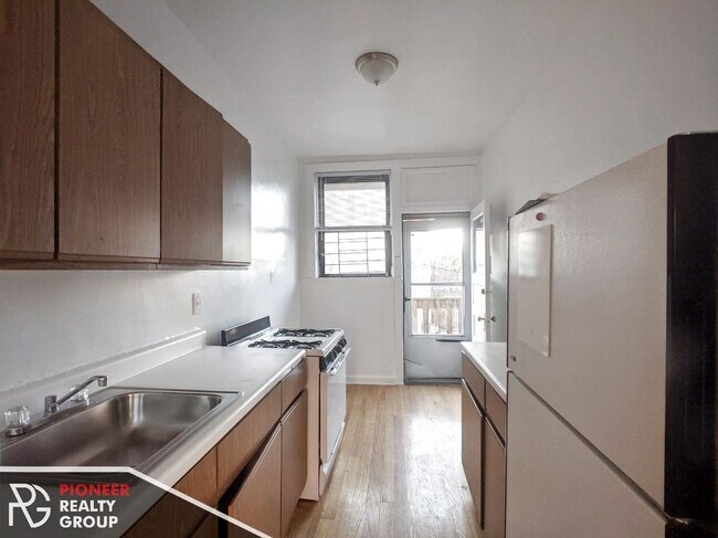 Foto del edificio - 813 W Waveland Ave