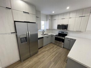 Building Photo - 1051 SW 8th Ave