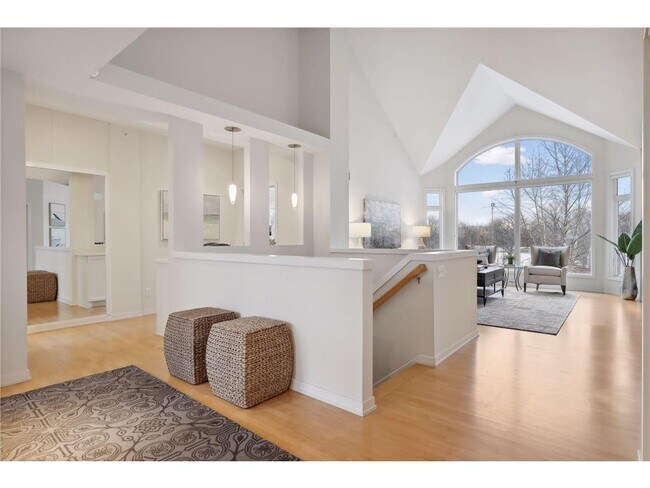 Building Photo - 1440 Skyline Dr