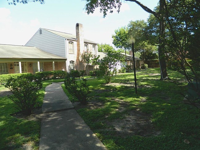 Building Photo - 11918 Southlake Dr