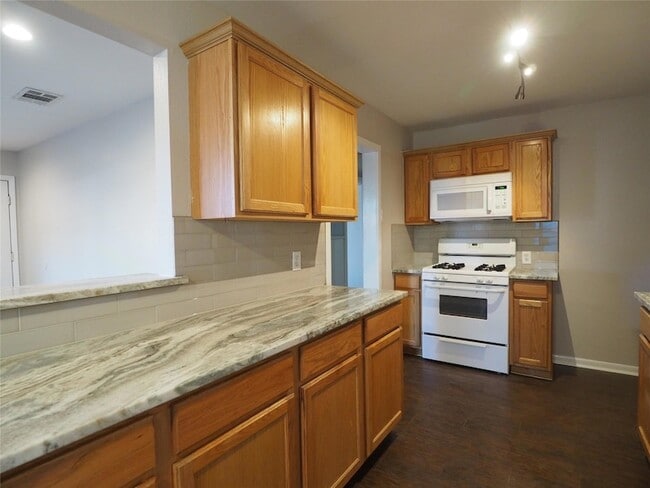 Foto del edificio - 4508 Bennett Ave