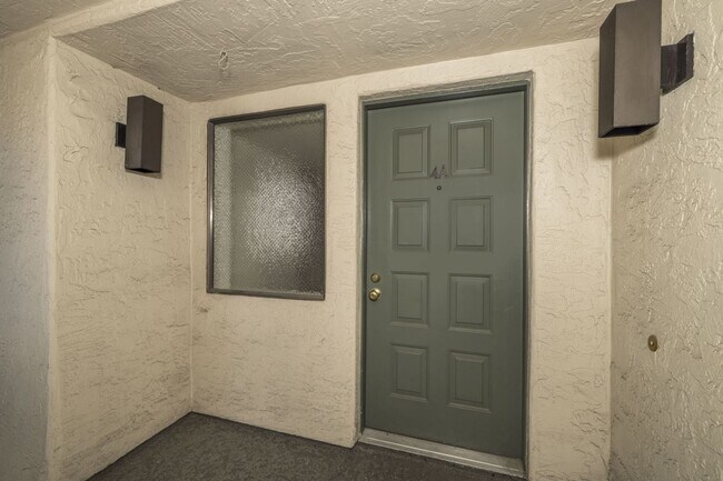 Foto del edificio - Light and Bright 2 Bed, 2 Bath Condo in Do...