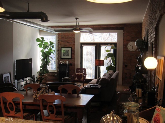 Foto del edificio - 121 W Solomon St