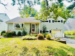 Building Photo - 28 Urma Pl