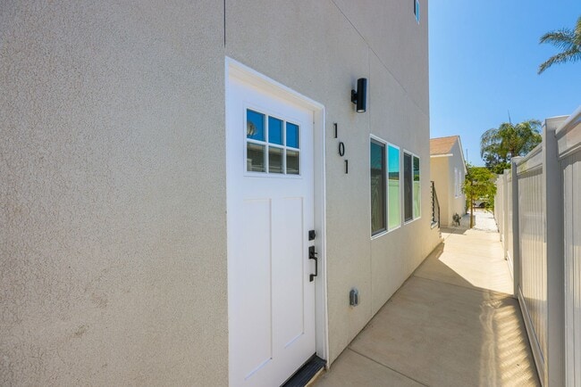 Building Photo - Brand New 1 Bed 1 Bath! Enjoy Simple Luxury!