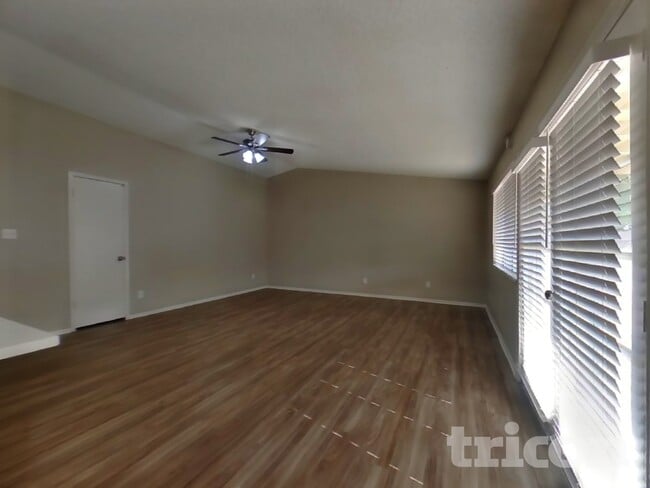 Building Photo - 13601 N 41st St