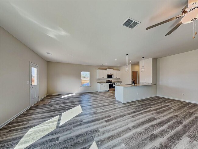 Foto del edificio - 700 Plant Rd